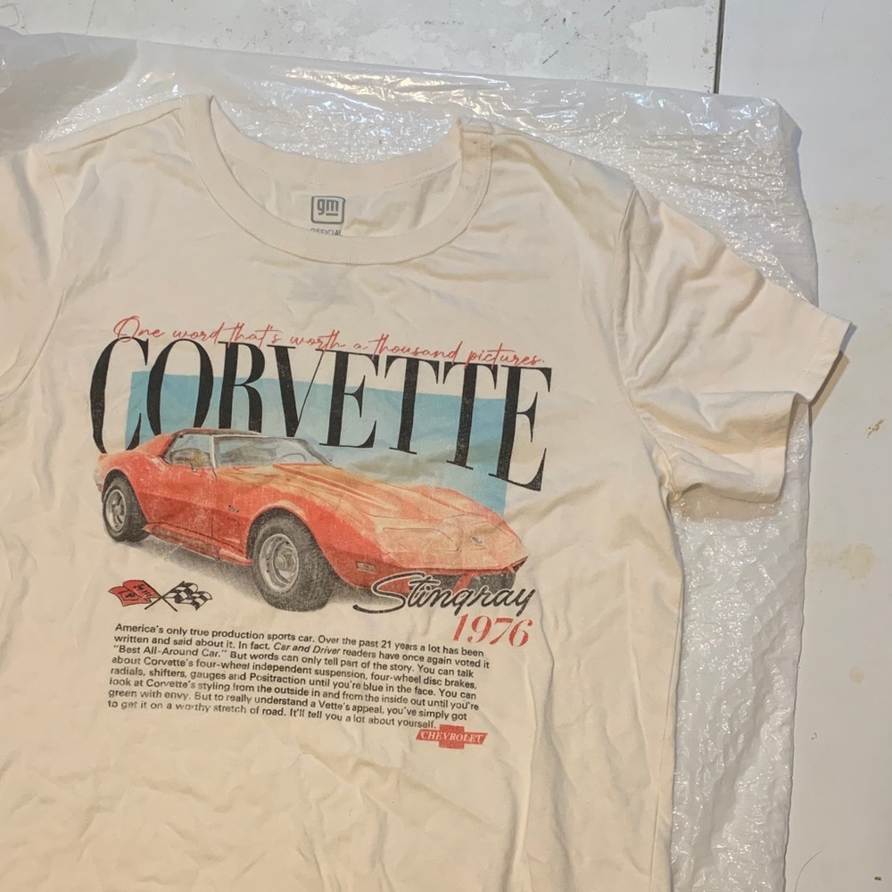 T-Shirt Addicts Cream Corvette Graphic Tee